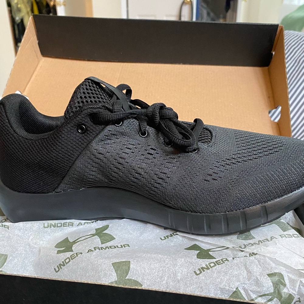 Under Armour Micro G Pursuit men’s sneakers, 8.5, extra wide